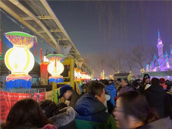 望千門如晝，嬉笑游冶