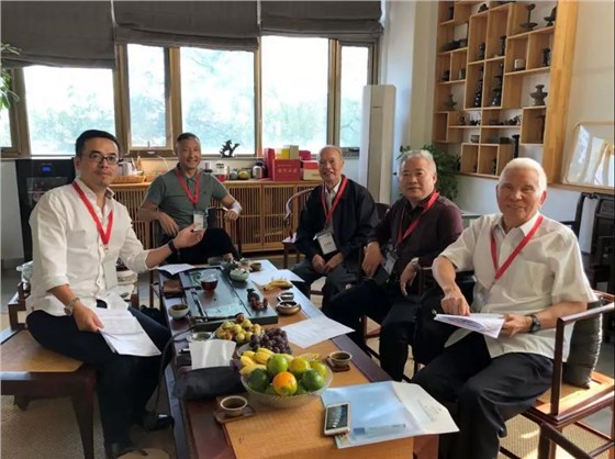 由左向右依次為王春龍先生、常志剛先生、王錦燧先生、徐華先生、任元會先生