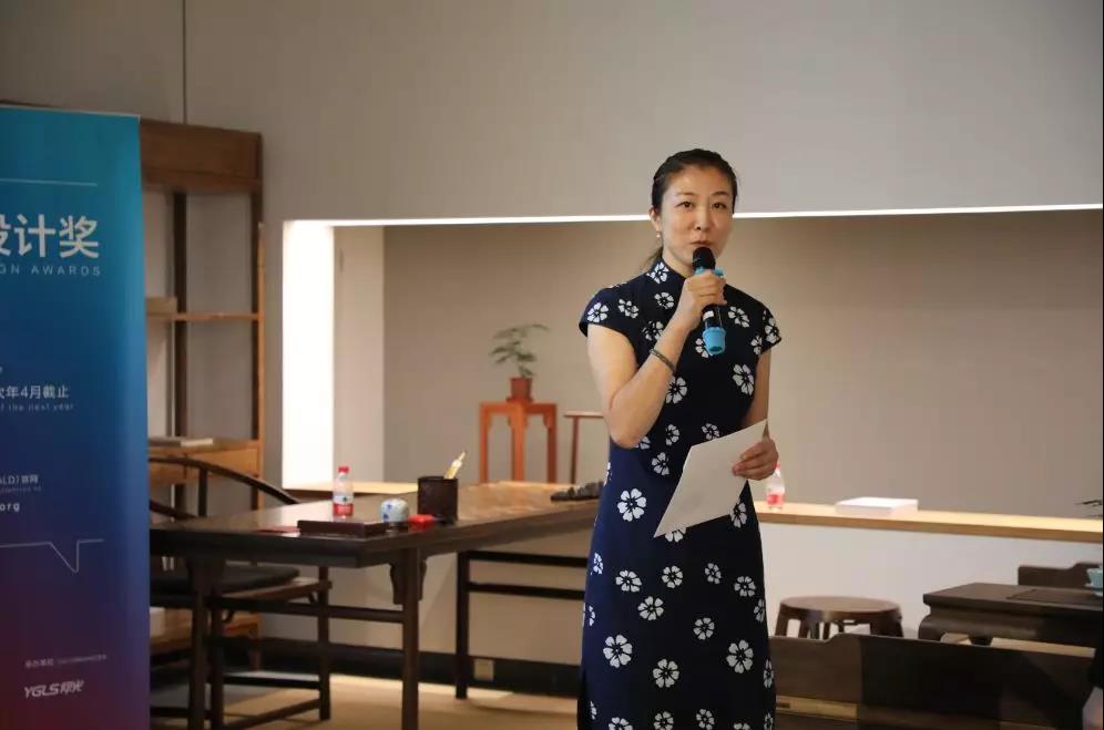 溪山清遠(yuǎn)生活館市場(chǎng)總監(jiān)王選文女士介紹溪山清遠(yuǎn)生活館